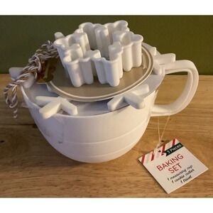 3 Pcs Baking‎ Set, Measuring Cup, Cookie Cutter And Trivet, White Snowflake